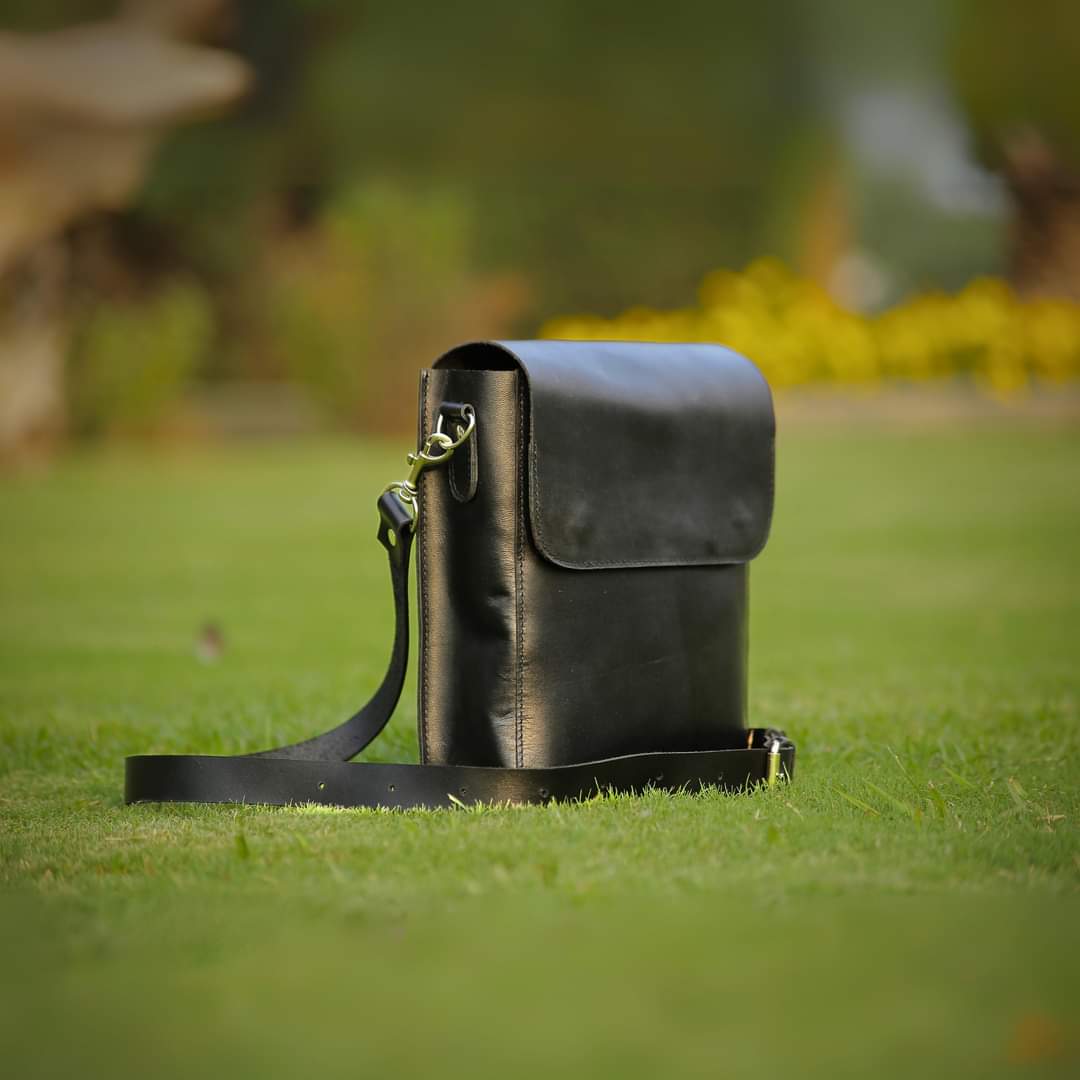 The Leather Sling Bag: A Modern Style Essential for Effortless Everyday Fashion