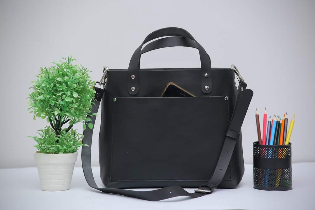Ladies leather hand bag