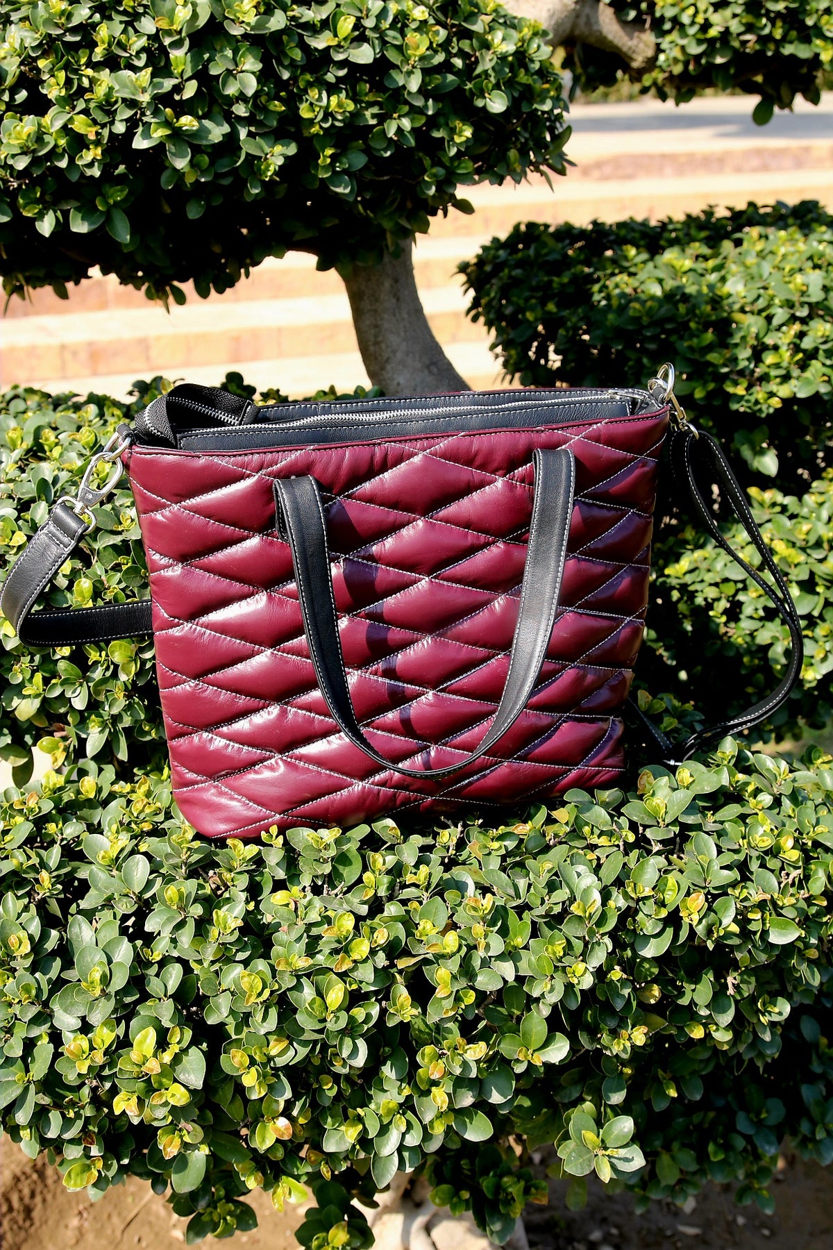 Diamond cut shape leather tote bag for women&#39;s