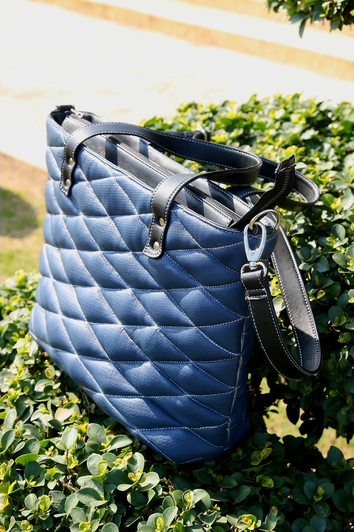 Diamond cut shape leather tote bag for women&#39;s