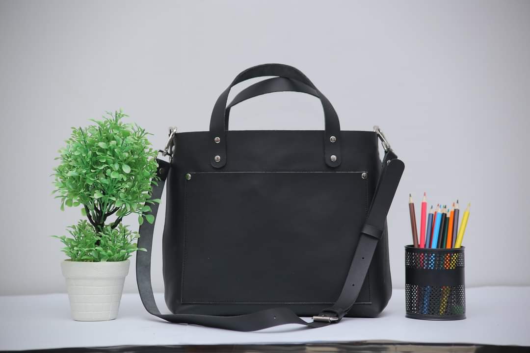 Ladies leather hand bag