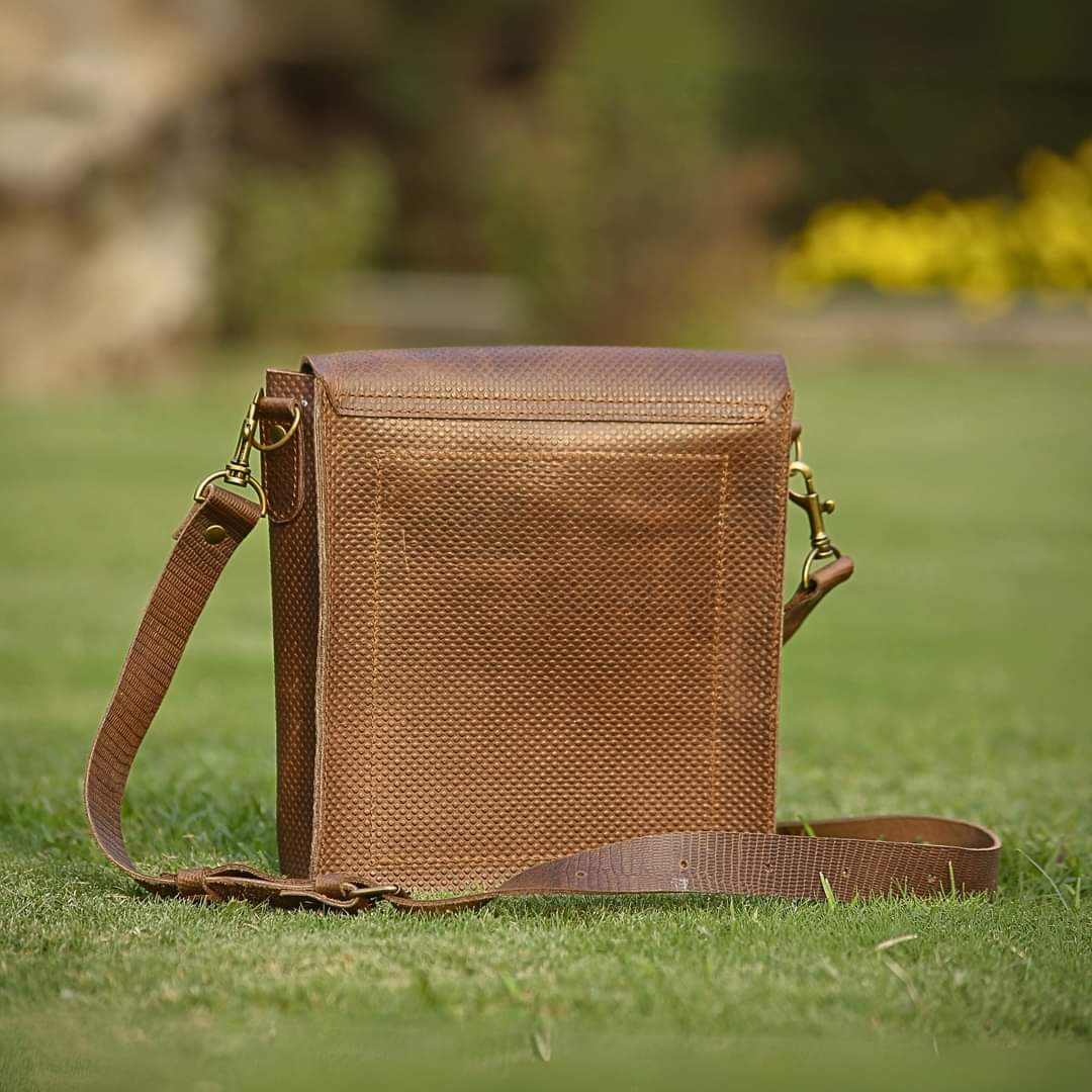  Timeless Premium Leather Unisex Crossbody Bag for Everyday Elegance