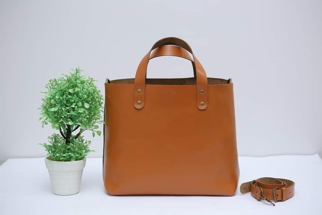 Ladies leather hand bag