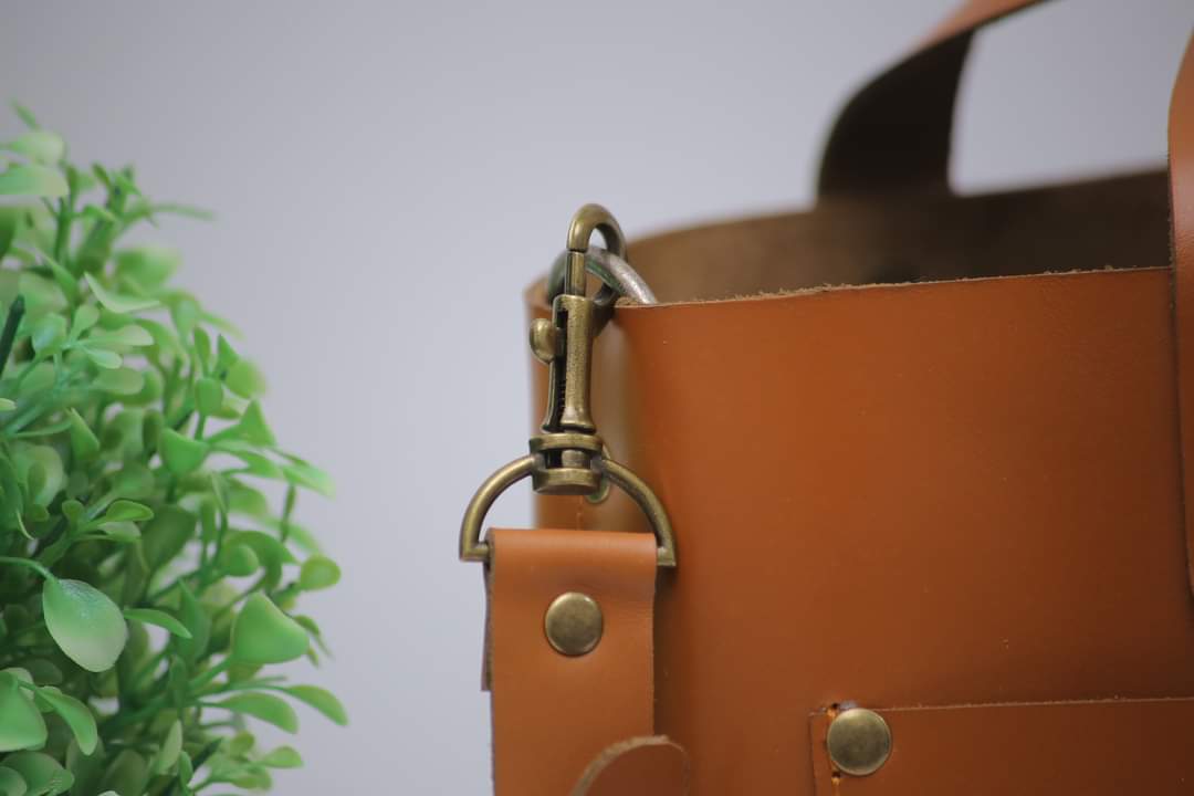 Ladies leather hand bag