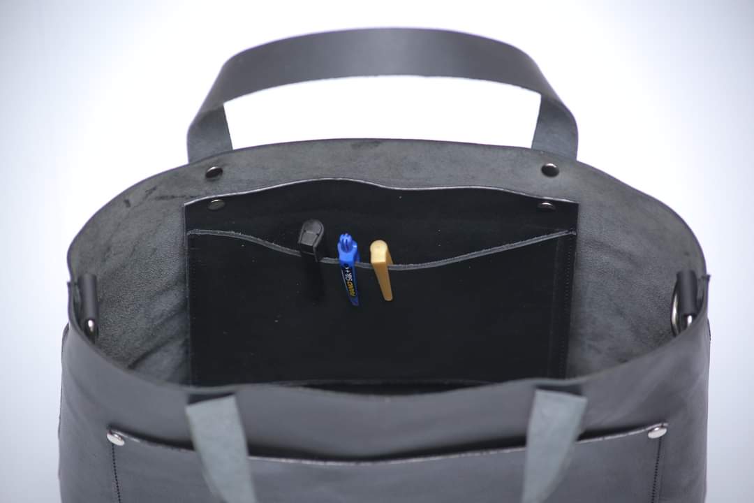 Ladies leather hand bag