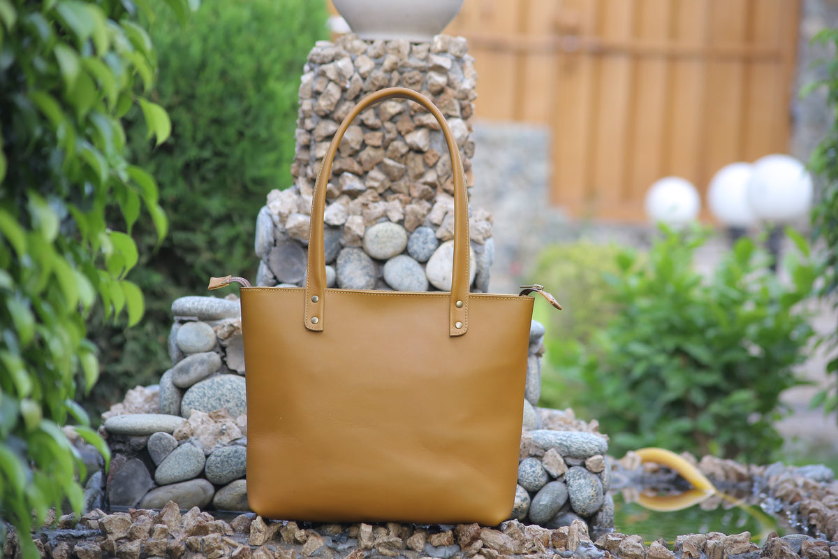 Ladies leather Tote bag, stylish handbag