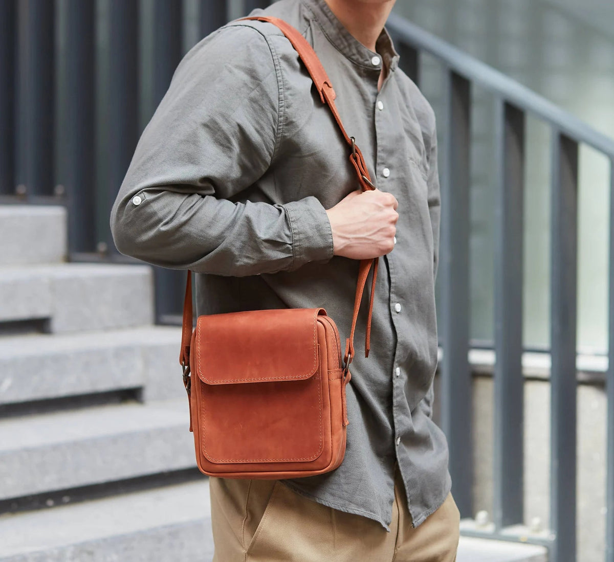 Men&#39;s leather cross body bag for travel