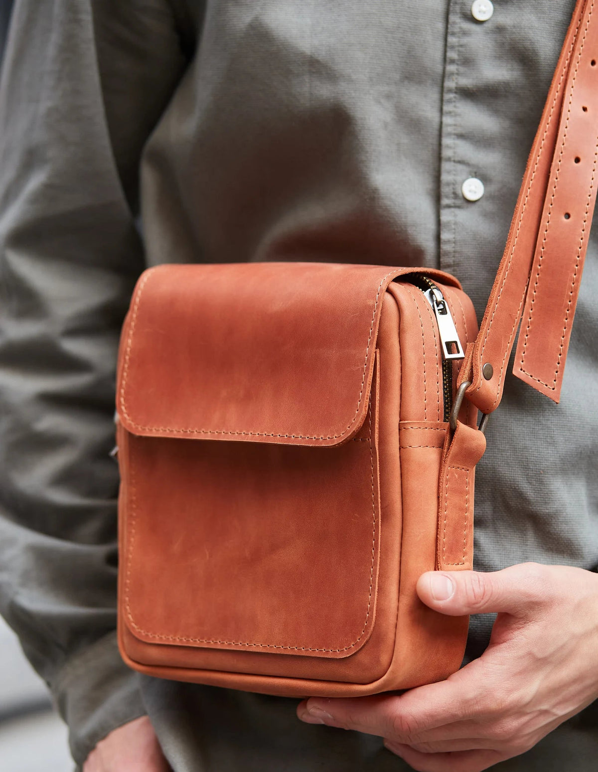 Men&#39;s leather cross body bag for travel