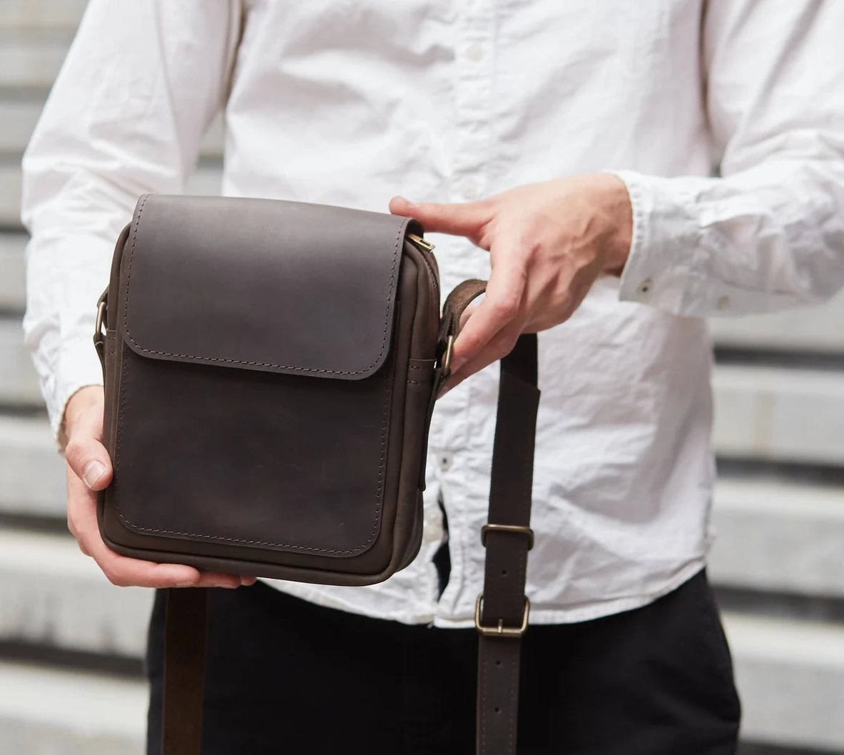 Men&#39;s leather cross body bag for travel